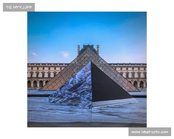 欧冠主题街头艺术展巴黎开幕，足球文化融合都市潮流