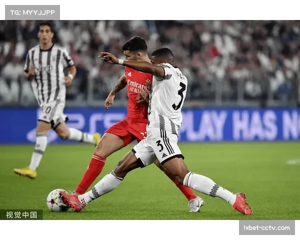 门线技术故障导致进球未被即时确认,比赛中断三分钟 门线技术故障导致进球未被即时确认,比赛中断三分钟